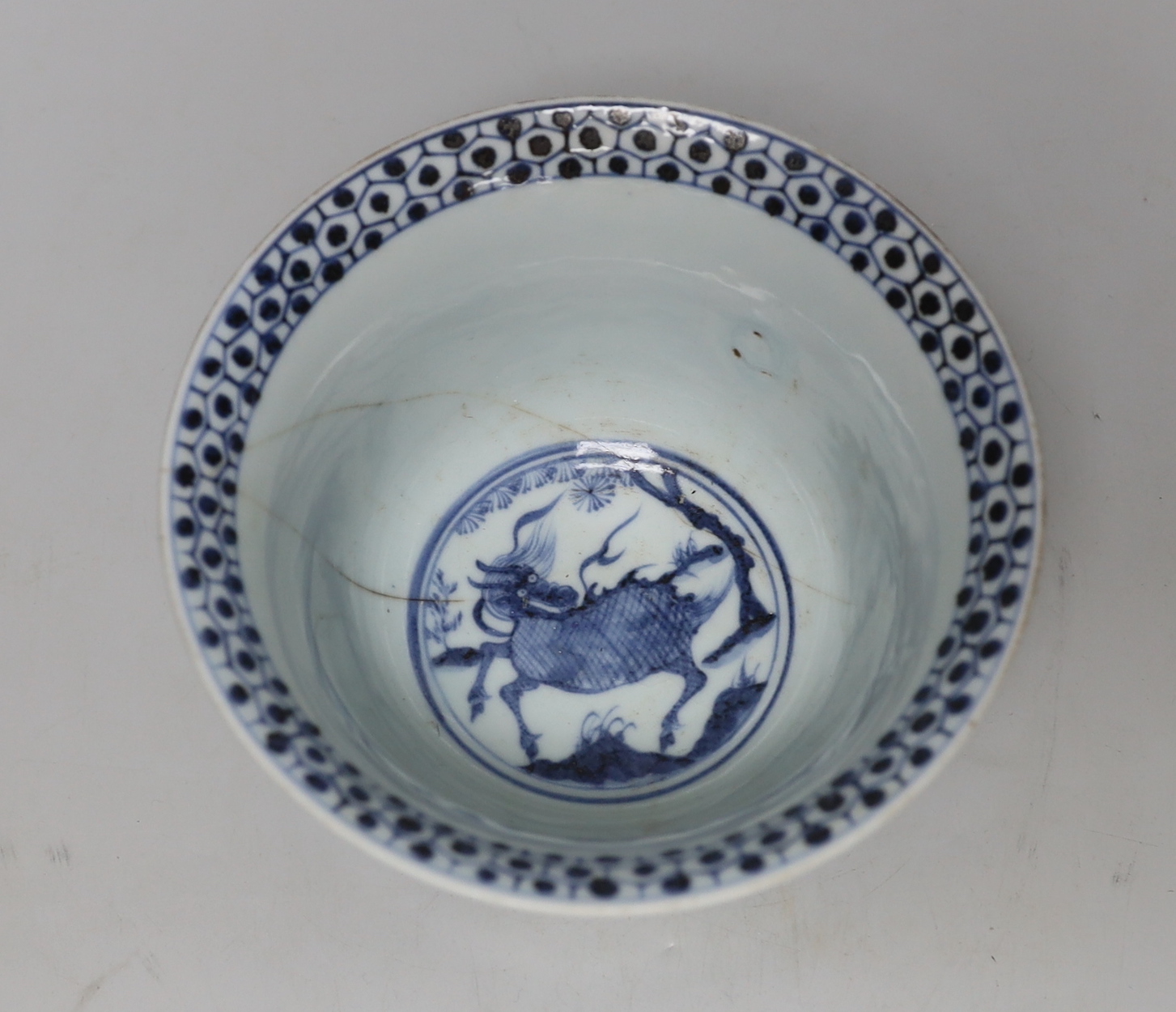 A Chinese blue and white footed bowl, decorated with animals in a landscape, 17cm in diameter